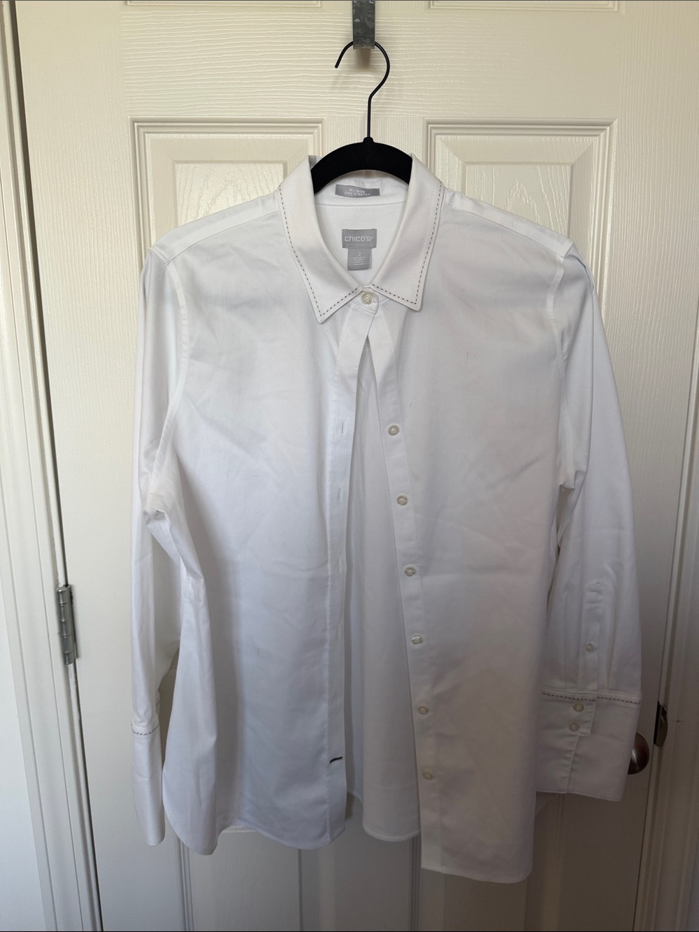 Chico's White Cotton Button-Up Shirt with Pointed Collar